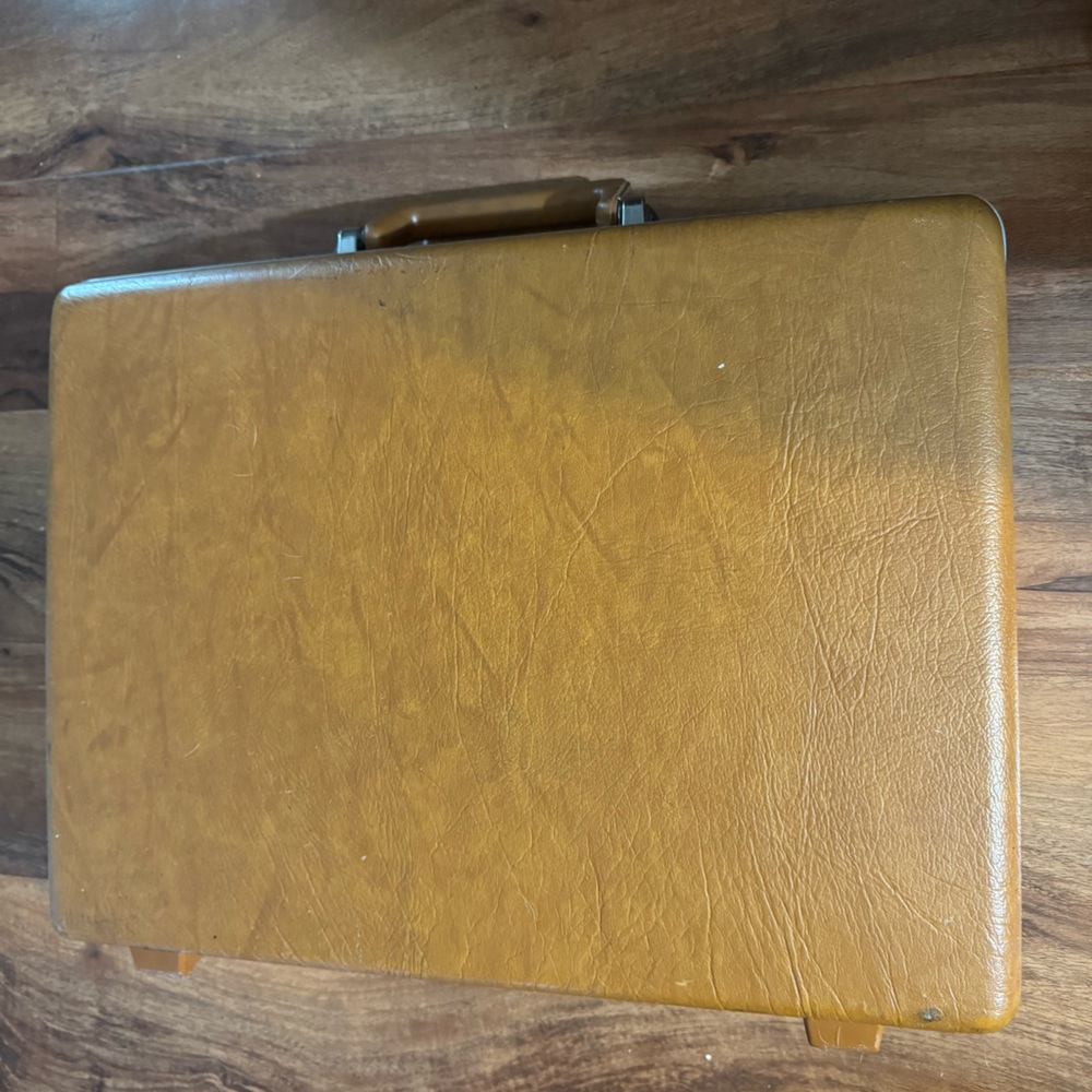 Samsonite tan briefcase